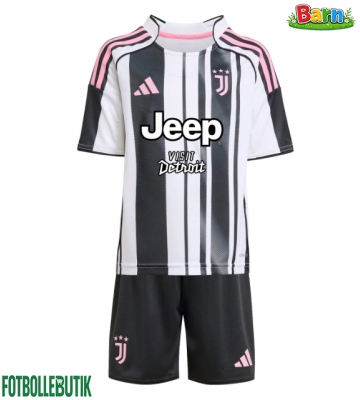 Juventus Hemmaställ Barn 2025-26 Kortärmad (+ Korta byxor)